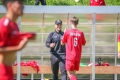 Hatten gut lachen nach der starken Leistung gegen Düsseldorf: Eisbachtals U19-Trainer Alexander Schraut und Mattis Thewalt.